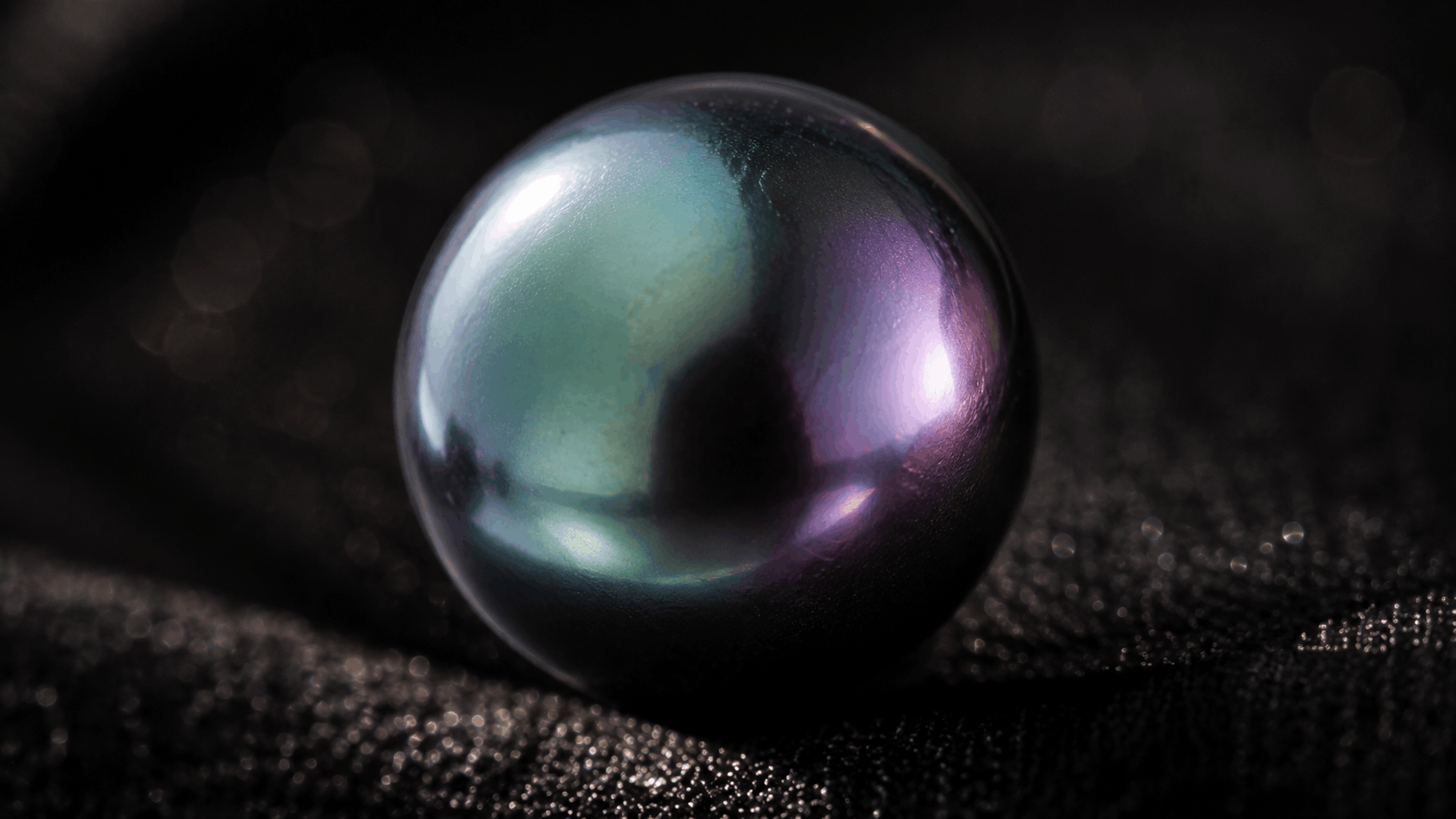 01. Wat Zijn Black Pearl Earrings